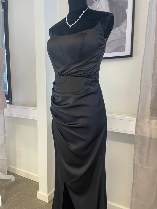 Angelina - kontakta oss för mer info 🌸