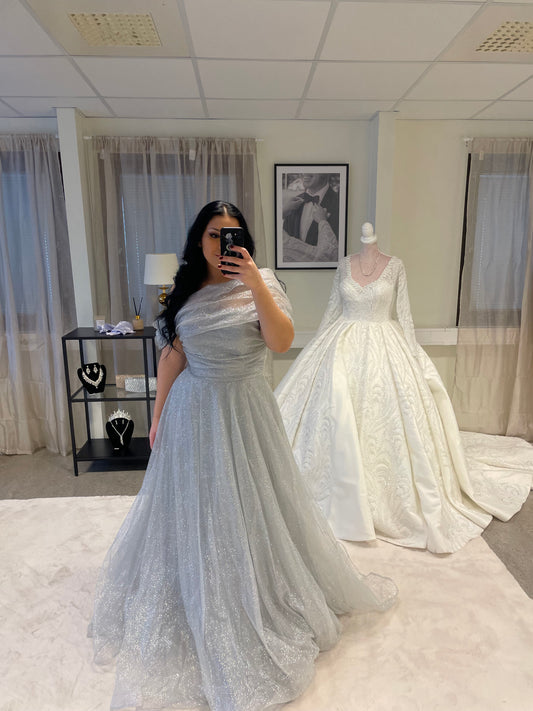 Zara - kontakta oss för mer info🌸