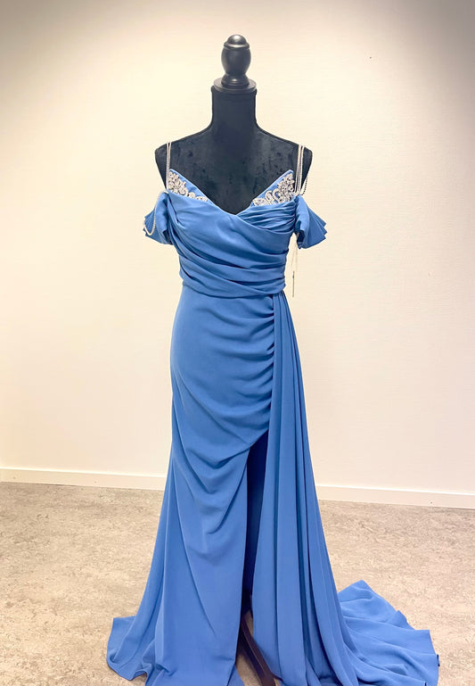 Clarissa - kontakta oss för mer info🌸