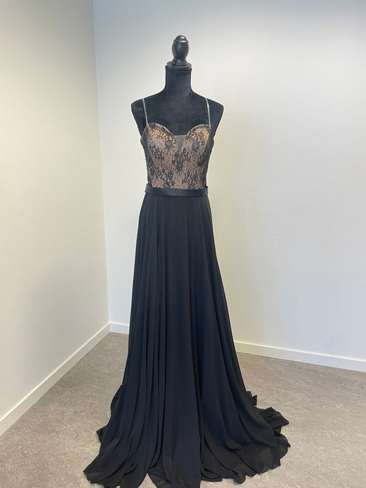 Kathrine - kontakta oss för mer info 🌸