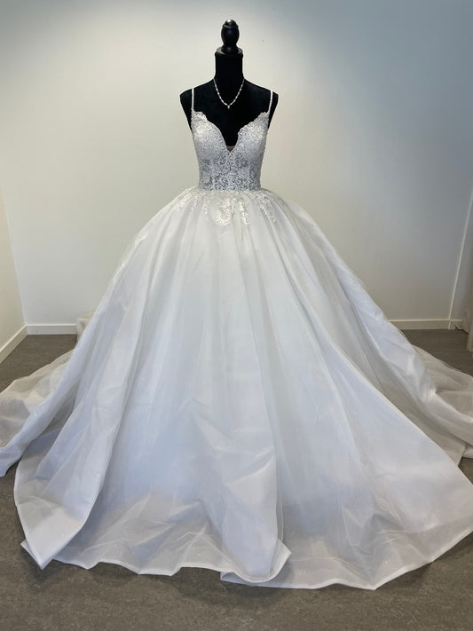 Isabella - kontakta oss för mer info 🌸