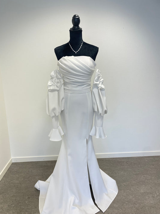 Madeleine - kontakta oss för mer info 🌸