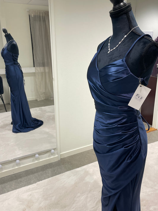 Sophia - långklänning med öppen rygg och slits